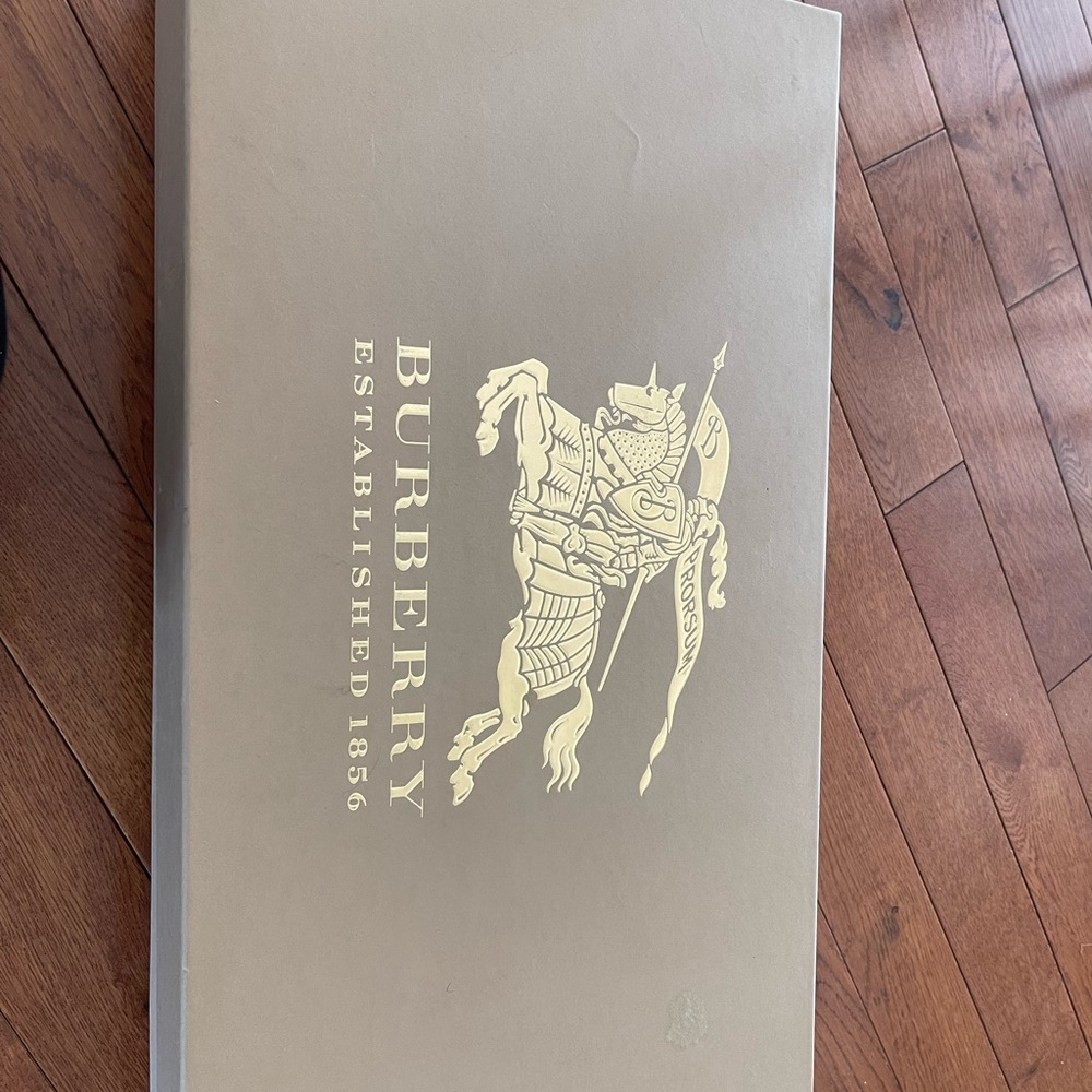 Burberry Boot - Picture 3 of 4